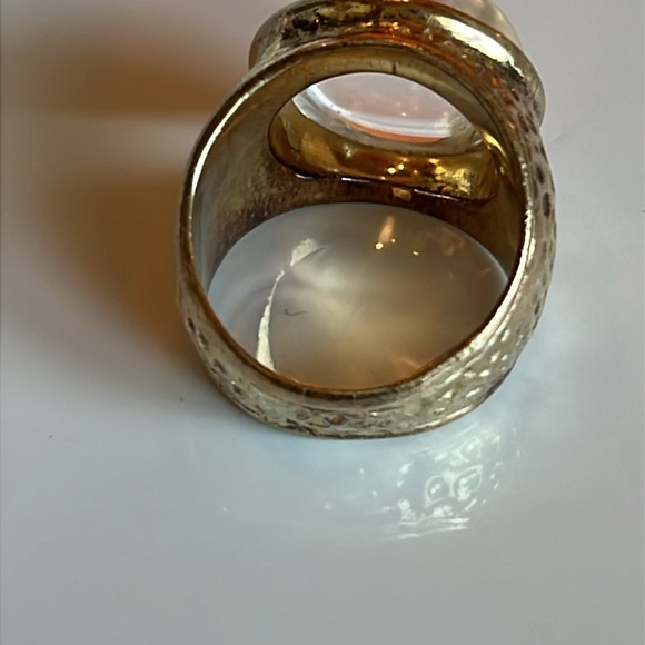 Hammered Goldtone and Clear Stone Ring - Picture 4 of 10